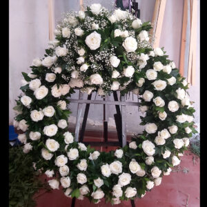 A06c Tripié con 150 rosas