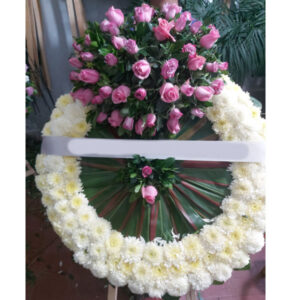 A02c Tripié con 50 Rosas