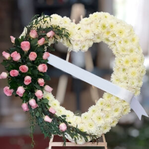A13b Tripié Corazón Rosas