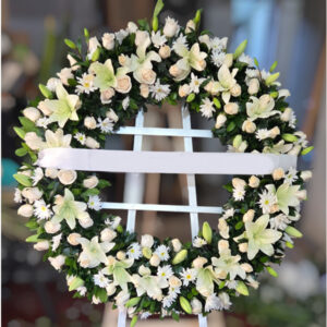 A01a Tripié con 100 Rosas y lilies
