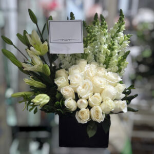 Caja con rosas lilies condolencias